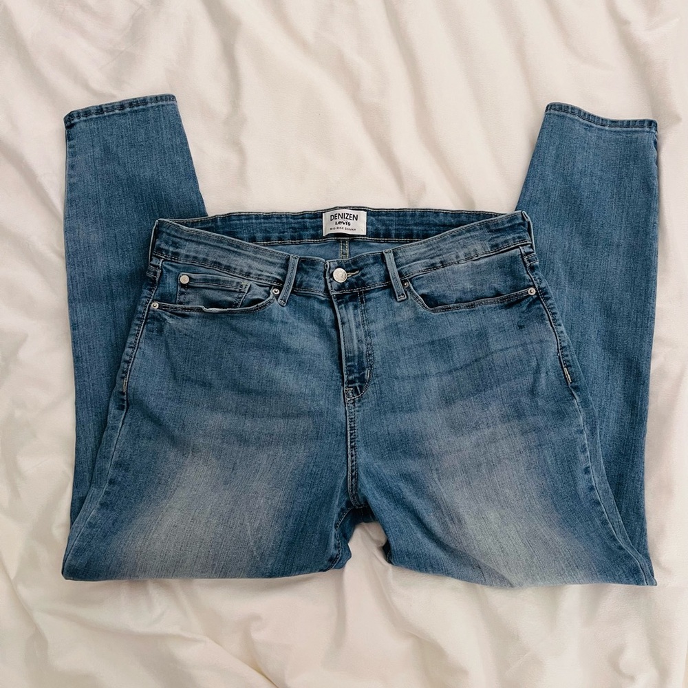 Levi's Denizen Mid Rise Skinny Jeans in Light Blue